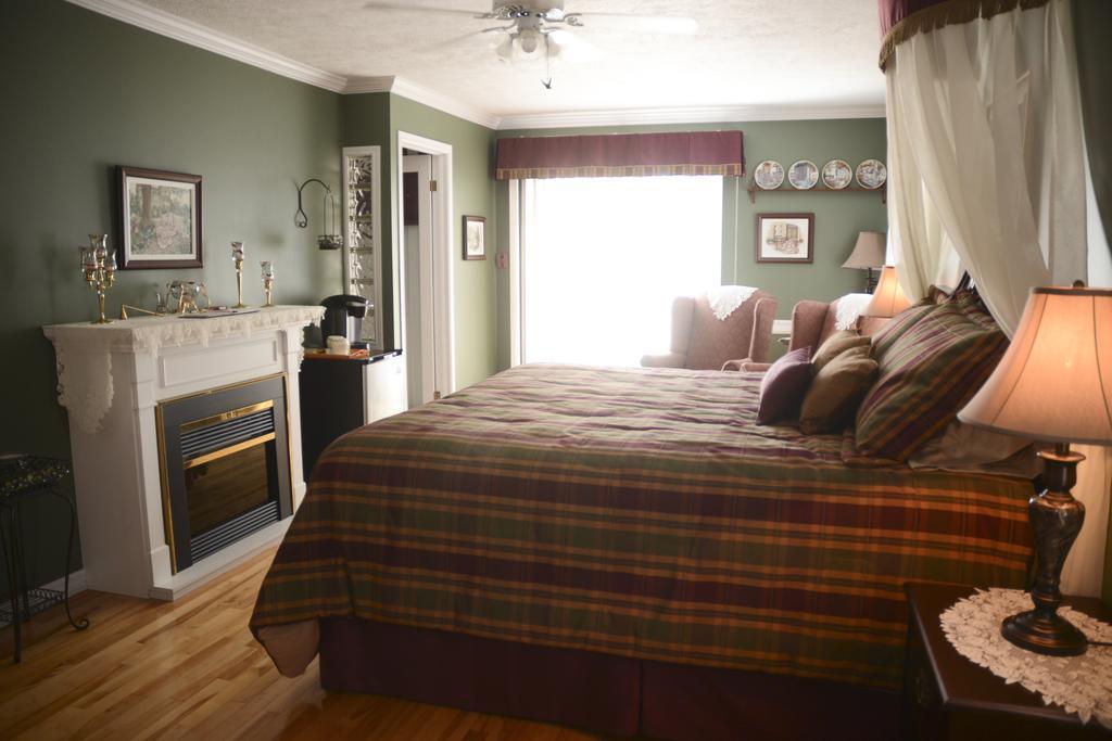 Cote'S Bed & Breakfast Гранд Фолс Екстериор снимка